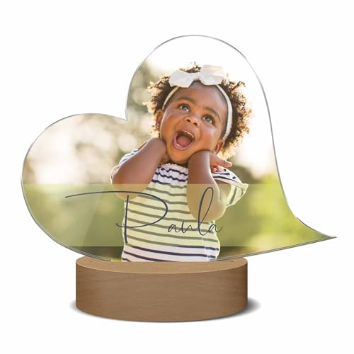 CHRISCK design Foto Nachtlicht mit LED Beleuchtung und Holzsockel - personalisiertes Standbild in Herzform und eigenem Foto - Größe ca. 18,5 x 15 cm
