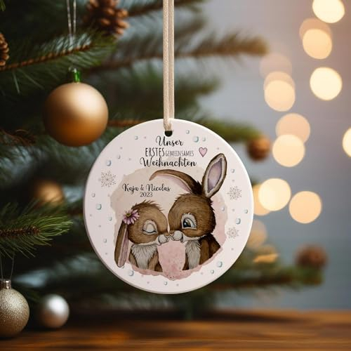 Weihnachtskugel Weihnachtsschmuck Keramik Baumanhänger personalisiert Unser erstes gemeinsames Weihnachten Wunschname Hase Hasen Hasenpärchen Tiere Baumkugel wkp28 ilka parey wandtattoo-welt