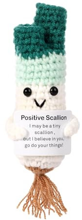 BOXOB Mini Lustige Positive Frühlingszwiebel, 11cm Lustige Gestrickte Woll-Taschen-Scallion-Puppe Kreative Süße Gestrickte Emotionen Scallion als Geburtstagsgeschenk Party-Dekoration Ermutigung