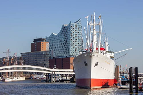 Leinwandbild - Fotomotiv: Die Cap San Diego und die Elbphilharmonie im Hamburger Hafen Fotos/Bilder/Wandbilder/Souvenirs, Größen Name: 30 x 20 cm