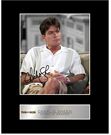 Iconic Pics - Charlie Sheen signiertes Foto, Wandbild, Geschenk für Fans von Two and a Half Men