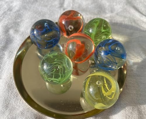 FAIRY TAIL & GLITZER FEE 7 Große Glaskugeln 35mm Bunt Rot Grün Blau Gelb Murmeln Groß Murmel Dekokugeln Kugelbahn Pflanzendeko Glas Kugel Garten Deko