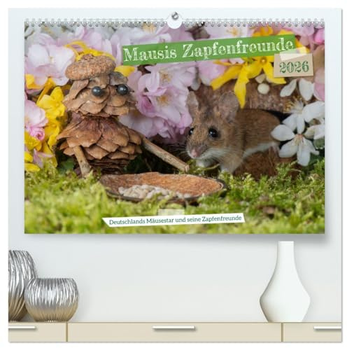 Mausis Zapfenfreunde (hochwertiger Premium Wandkalender 2026 DIN A2 quer), Kunstdruck in Hochglanz: Das süsse Gartenmäuschen Mausi erlebt spannende ... den Zapfenmännchen. (CALVENDO Tiere)