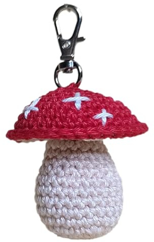 Fliegenpilz Schlüsselanhänger gehäkelt – Amigurumi Pilz Glücksbringer | Handgehäkelter Fliegenpilz als Taschenanhänger – kleine Walddeko, Glücksbringer und Geschenk für Naturfans und Pilzliebhaber