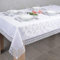 DECOOR - schmutzabweisende Tischdecke, 140 x 240 cm, Weiß, veredelt mit dekorativer 9 cm breiter Guipure-Spitze, aus Jacquardgewebe 230g/m², 100% Polyester, hergestellt in EU