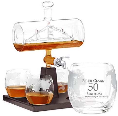Maverton Personalised Whisky Decanter Brandy Rum Bourbon Whiskey Set - 4 Brandy Whisky Glasses with Engraving - Original 1000 ml Decanter Set with Ship Inside - Years Old