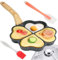 Poêle à œufs au plat en forme de cœur - 4 trous - Avec poignée en bois - Anti-adhésive - Avec spatule en silicone - Idéale pour cuisinière à induction et cuisinière à gaz (noire)