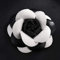 Broche en cuir synthétique pour femme - Motif camélia - Noir et blanc