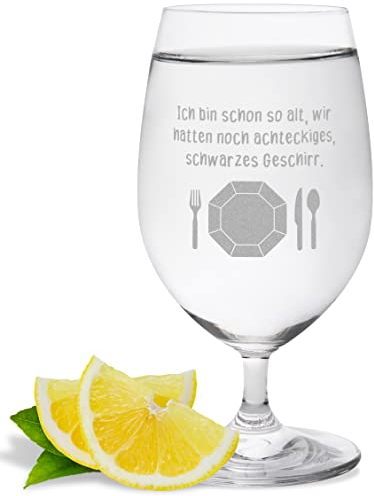 JUNIWORDS Wasserglas mit Gravur, Ich bin schon so alt, wir hatten noch achteckiges, schwarzes Geschirr, Wasserglas (1002124)