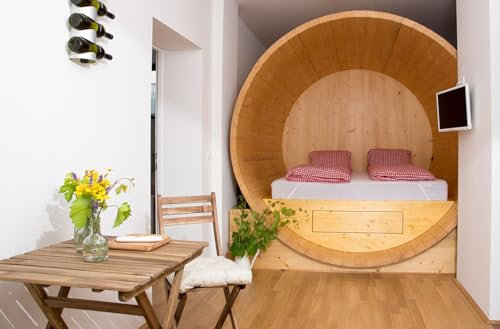 JOCHEN SCHWEIZER Geschenkgutschein: Nacht in der Weinfass-Suite im Weinviertel für 2