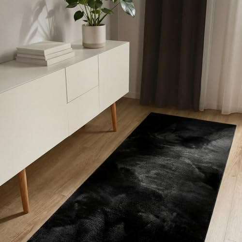 benuta Basic Kunstfaser Fellteppich Furry - Schwarz 70x200 cm - Weicher Wohnzimmerteppich - Anti-Rutsch-Rückseite - Waschbar - Für Fußbodenheizung geeignet