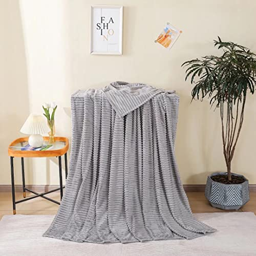 QOFLY Kuscheldecke-Flanell Sofadecke-Grau 200 x 230cm,Geschenkverpackung Hochwertige, Flauschige Fleecedecke als Wohndecke, Tagesdecke oder Sofaüberwurf