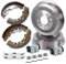 BESTPRICE Bremsensatz Hinterachse inkl. 2x Bremstrommel Hinterachse 4x Bremsbacken Hinterachse mit Montagesatz 2x Radbremszylinder Kompatibel mit OPEL ADAM (M13), CORSA D (S07)