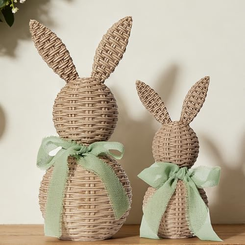 DN DECONATION Osterdeko Hasen Figuren Set, Rattan Effekt Resin Hasen Deko mit grüner Schleife 2-teilig groß & klein, Farmhouse Frühlingsdeko Tisch Deko für Zuhause Hochzeit Geschenk