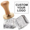 AIMOADO Timbro personalizzato per cubetti di ghiaccio, con manico in legno, per cocktail, whisky, mojito, bar, bevande, fai da te (5 cm), ICEW001