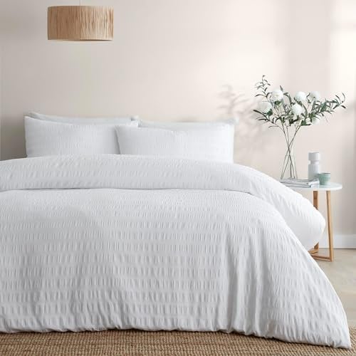 Serene Seersucker Duvet Cover – White Double Bedding 200x200cm – Soft Touch Textured Fabric – Railroad Stripe Design – Puckered Effect Luxury Bed Linen