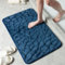 Tapis antidérapant en forme de galets pour salle de bain, tapis doux en mousse à mémoire de forme, absorbant l'eau (bleu foncé)
