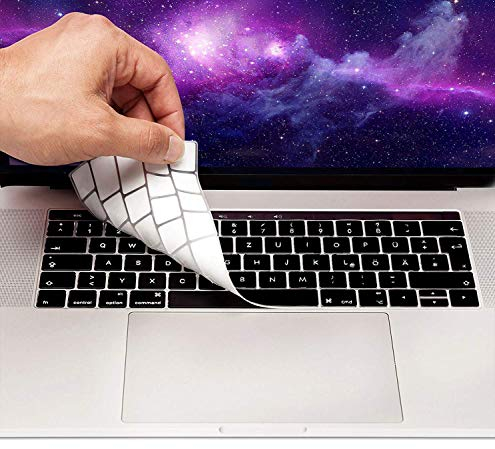 MyGadget Tastaturschutz QWERTZ für Apple MacBook Pro 13 & 15 Zoll [ ab 2016 bis 2020 - Touchbar] - Folie für deutsche Tastatur - Keyboard Cover - Schwarz