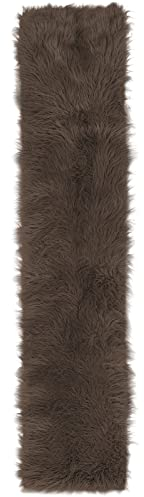 Pure Label Schaffell Lammfell Kunstfell Deko Fell – Moderne Wohnzimmer Deko - Schlafzimmer Deko für den Couchtisch, als Tischdeko oder das Sideboard in Braun - 30x140cm
