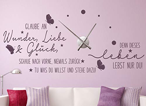 timalo® Wandtattoo mit Uhrwerk Spruch Glaube an Wunder Liebe und Glück, Wanduhr fürs Wohnzimmer DIY Uhr – 60 Farben | 76062-Flieder-G-130x58-Uhr-silber