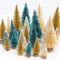 Künstliche Mini-Weihnachtsbäume, Flaschenbürste, Bäume mit Holzsockel, für Weihnachtsdekoration, Weihnachtsfeier, Zuhause, Tischdekoration, 24 Stück, Grün + Gold