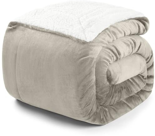 Blumtal Premium Sherpa Kuscheldecke flauschig 130x150 cm - Oeko-Tex zert. Sofa Decke mit Dicker Sherpa-Innenseite - super Flauschige Decke extra dick und wärmend - Throw Blanket - Sand