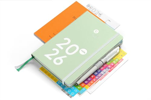 weekview compact note – der clevere Wochenplaner! Personal Organizer mit großem Notizteil A6+ Leseband, Sticker, Tafelkalender, Froschtasche, Stiftschlaufe, Register, Stift, Heft (Premium, Green 2026)