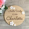 Personalisierte Hallo Welt ich bin, Holzschild mit Name, Blumen Gänseblümchen, Meilensteinkarte aus Holz, Baby-Ankündigung Schild für Baby Geburt, Neugeborenes Baby, Babyparty-Geschenk (Design 10)