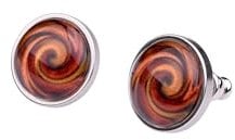 Adi Modeschmuck Ohrstecker 'Sienna', farbige Ornamente unter einem 12mm Glas Cabochon, handgefertigt in Berlin (Braun)