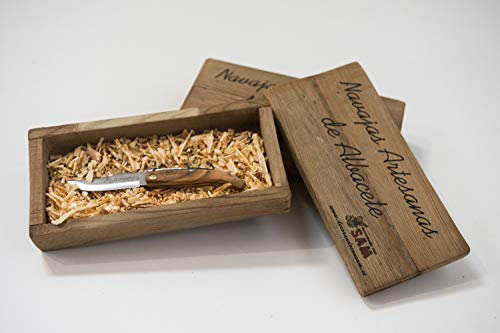DECORANDO CON SAM Navaja de Albacete Hecha a Mano Modelo Teja Olivo, Incluye Estuche de Madera, Hoja de 6,5cm. Incluye Imán de Madera Personalizable de Regalo.