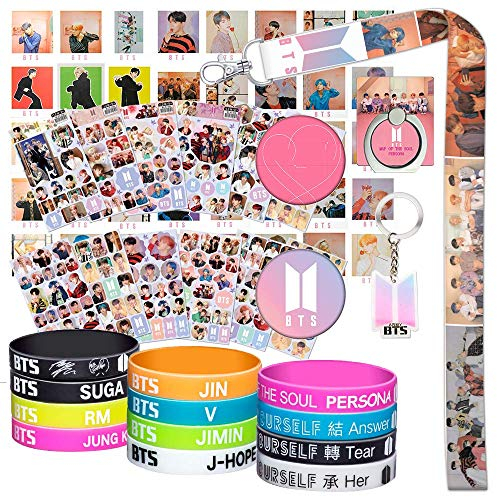 BTS Fanartikel Geschenk Set Für Army, Bangtan Boys Merch mit 12 BTS Armbänder, 2 Brosche, 1 Schlüsselanhänger,1 Handy Ring, 1 Schlüsselband, 12 Aufkleber, 40 Photocard