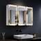 SONNI LED Spiegelschrank 3 Lichtfarbe Einstellbarn, 3 Türiger Spiegelschrank Bad mit Beleuchtung und Beschlagfrei LED Badezimmerschrank mit Kabelloses Scharnier Design Medizinschrank 90 x 60 cm