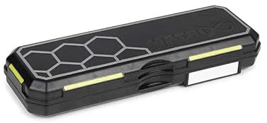 Matrix Hakenlängen-Aufbewahrungsbox, schmal, 15 cm, passend für Hakenlängen von 5,1 bis 15,2 cm, interne Messstifte, speichert 80 Hakenlängen, Magnetverriegelung, wasserdichte Gummidichtung, L 20 cm x
