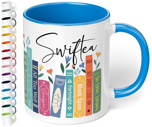 Geschenk für Musik-Fans: Kaffeetasse Bücherregal mit Best of Albums „Swiftea“ – Geschenkidee für Sänger- & Musikliebhaber - Keramik, ca. 330ml, Cambridge Blau