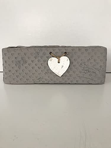 Vase aus Beton mit Herz, Maße: 26 x 9 x 6 cm.