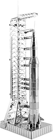 Fascinations MMS167 Metal Earth Metallbausätze - Apollo Saturn V mit Startrampe, lasergeschnittener 3D-Konstruktionsbausatz, 3D Metall Puzzle, DIY Modellbausatz mit 2 Metallplatinen, ab 14 Jahre