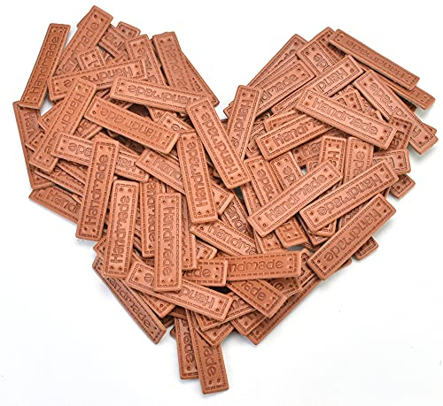 ANTHYTA 100 Stück PU Handmade label 4x1cm Labels Zum Annähen Tags Handgemacht Etiketten Nähen Leder Etiketten mit Löchern Lederetiketten Zum Annähen Personalisiert für DIY Handmade Näharbeit Deko