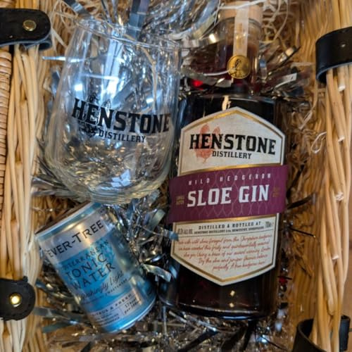 Henstone Sloe Gin Gift Hamper – 70 cl Bottle (40% ABV) – Hand‑Foraged Sloe Berries – Includes Branded Glass, Mixer & Wicker Basket – Limited Edition Xmas Gift