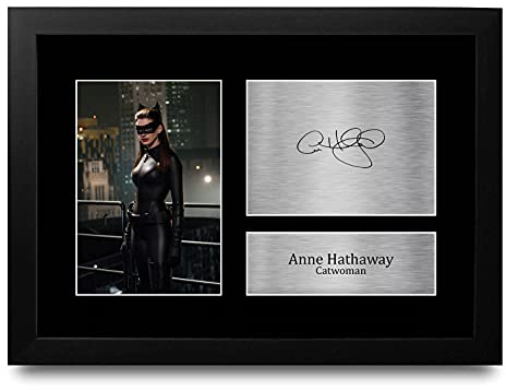 HWC Trading FR A4 Anne Hathaway Dark Knight Rises Catwoman Geschenke Gedruckt, Signiert Autogramm Bild Für Film-Erinnerungsstücke-Fans - A4 Framed