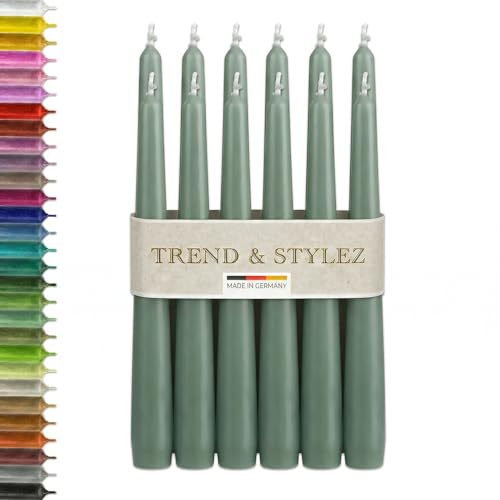 Elegante Spitzkerzen 250x23 mm – Premium Tafelkerzen & Tischdeko – Tropffrei, Geruchsneutral – 8h Brenndauer, RAL-zertifiziert, Made in Germany (Smaragd Grün, 12er Pack)