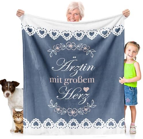 Facepot Medizinerin Geschenk Kuscheldecke (130x150cm) - Geschenke für Ärztinnen zum Geburtstag, Ruhestand, Jobwechsel, als Danke oder Anerkennung - Ärztin Mit Großem Herz