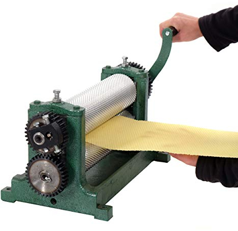 xtradefactory Bienenwachs MITTELWAND PRÄGEWALZE XT31A | B31cm, Zellmaß 4,9mm | Imker Prägewalze, Drehwalze, Bienen Wachswalze zum herstellen eigener Mittelwände