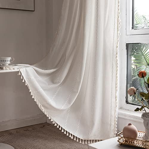RoomTalks Extra lange weiße Boho-Bauernhaus-Vorhänge für Schlafzimmer, Wohnzimmer, 248 cm Länge, 2 Paneele, niedliche Baumwollleinen, Fenstervorhang, Paneele, Stickerei, Shabby-Chic-Quasten-Vorhänge