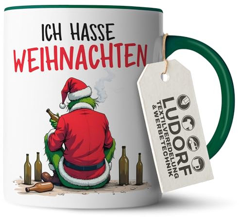 #teamludorf - Tasse mit traurigem Grinch - Grüner Henkel, 300 ml Keramik, spülmaschinenfest, mikrowellengeeignet - Weihnachtstasse Geschenkidee für Kaffeeliebhaber & festliche Deko