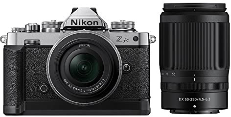 Nikon Z fc 16-50 VR + 50-250 VR+ Lexar SD 64GB, Mirrorless DX 20.9 MP, ghiere di controllo, mirino elettronico, 4K, monitor angolazione variabile, argento [Nital Card: 4 Anni di Garanzia]