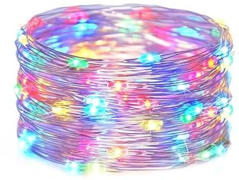 Guirnalda de luces LED en alambre de cobre, alimentada por pilas de botón y con colores RGBY. Con 2 metros de longitud, es perfecta para dar un toque mágico a tus fiestas y decoraciones.