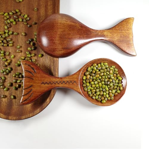 RYXZEN 2 Pezzi Cucchiaio Legno Personalizzato Design Creativo a Coda di Pesce, Cucchiai da Cucina Minestra Insalata Tè Lavanderia a Manico Corto Mestoli in Legno Fatto a Mano Regali da Cucina (13x6cm)
