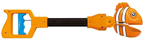 Fun Trading Pincher Pals - Clownfisch von Deluxebase. Extra großes Greifzangen Spielzeug für Kinder. Spaßiges Greifzangenspielzeug, das perfekte Fisch Geschenk!