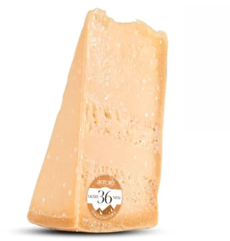 GUSTOEMILIA Mountain Parmigiano Reggiano Ost 36 Månader Lagrad - Idealisk för Pasta, Bröd, Sallader, Snacks och Frukter - Italiensk Lagrad Parmesanost 2,2 lb (1 kg)