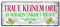 Traue keinem Ort - Retro Deko Metallschild mit lustigen Spruch - witziges Blechschild für Pflanzen und Gartenfreunde - Willkommens Schild für Hauseingang Tür Flur - Gartendeko Geschenk - 28x12cm